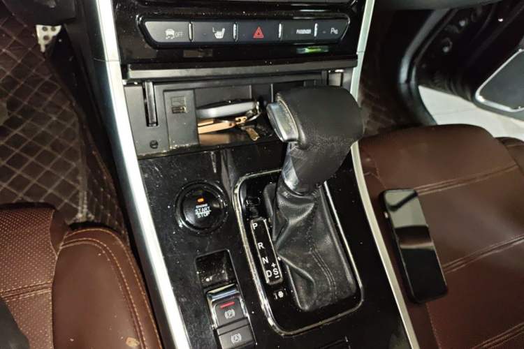 Used Yema T70 2017 T70S Sport Edition 1.8T CVT Flagship Model Gear Lever