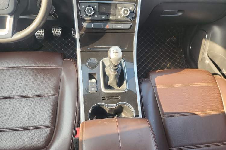 Used Yema T70 2017 T70S Sport Edition 1.5T Manual Leading Model Gear Lever