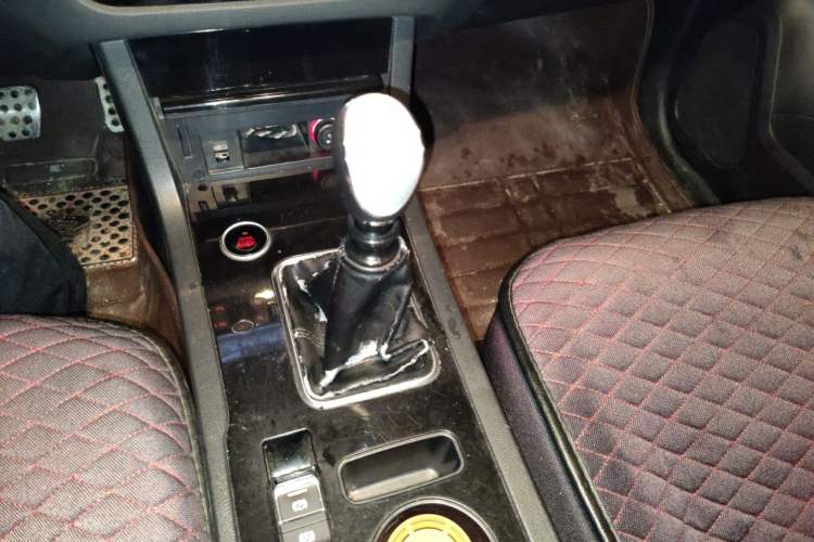 Used Yema T70 2017 T70S Sport Edition 1.5T Manual Luxury Model Gear Lever