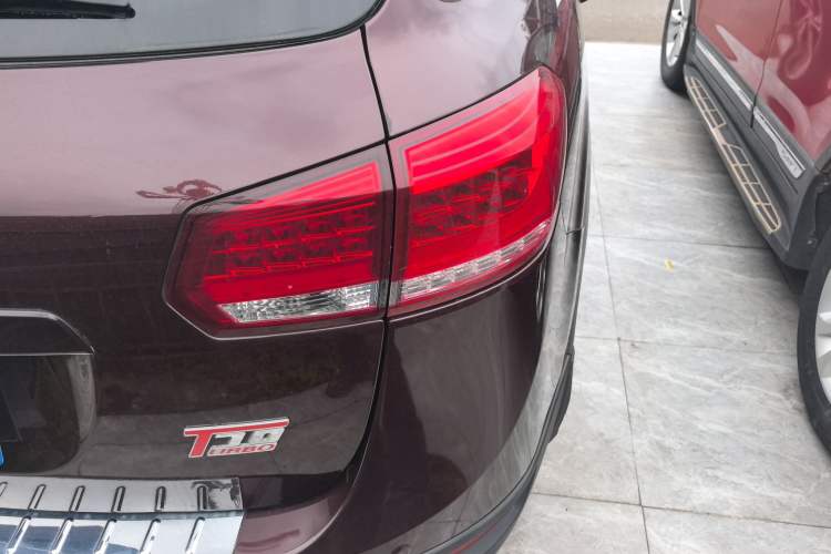 Used Yema T70 2017 T70S Sport Edition 1.8T CVT Flagship Model Right Rear Taillight