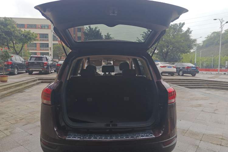 Used Yema T70 2017 T70S Sport Edition 1.8T CVT Flagship Model Trunk