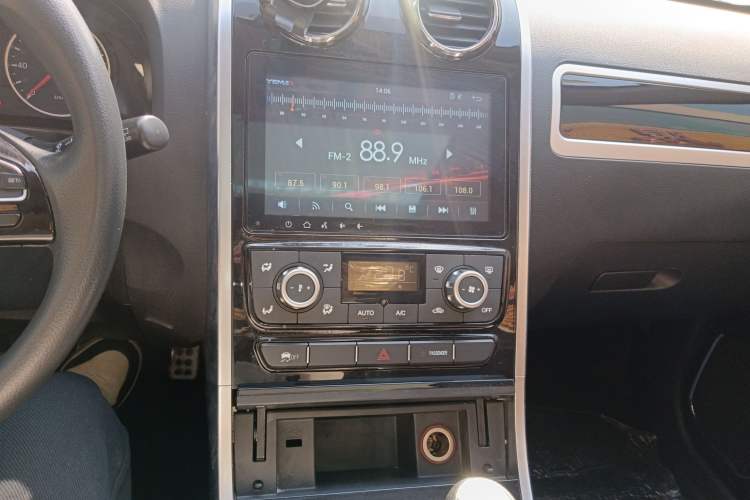 Used Yema T70 2017 T70S Sport Edition 1.5T Manual Elite Model Audio And AC Panel