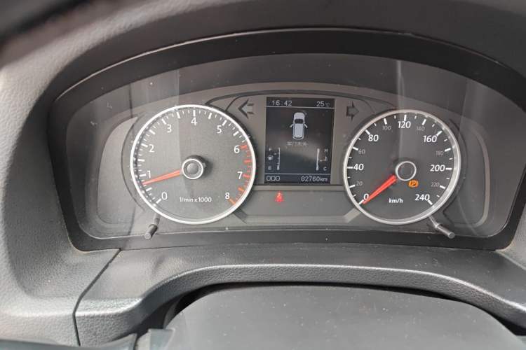 Used Yema T70 2017 T70S Sport Edition 1.5T Manual Luxury Model Odometer Close Up