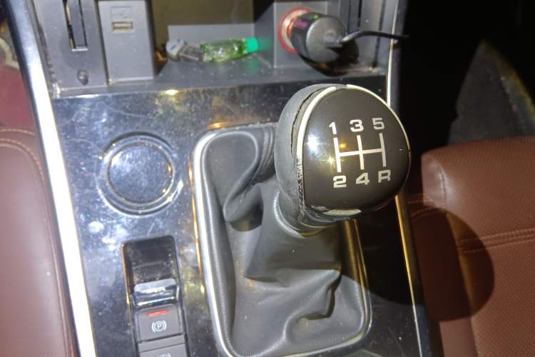 Used Yema T70 2018 T70S 1.8L Manual Value-Added Sunroof Edition Gear Lever