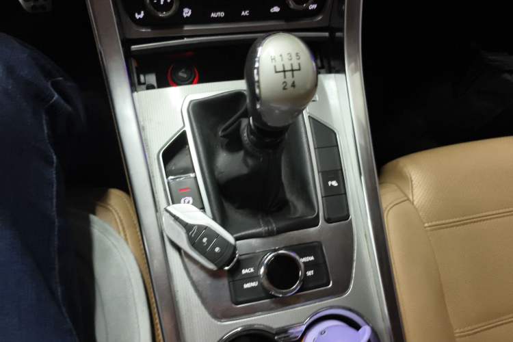 Used Yema T80 2017 1.5T Manual Cool Edition Gear Lever