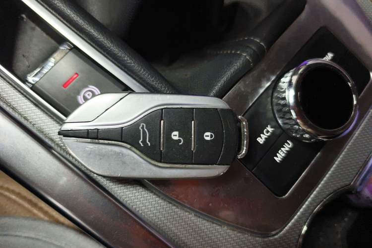 Used Yema T80 2017 1.5T Manual Cool Edition Interior 1