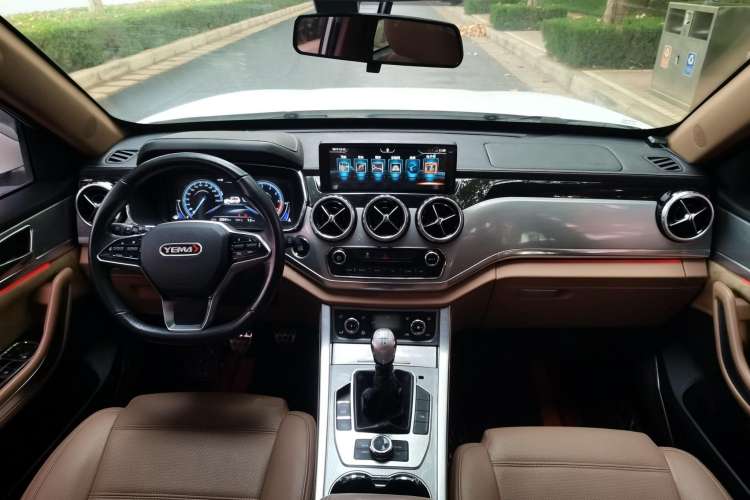 Used Yema T80 2017 1.5T Manual Cool Edition Interior 3