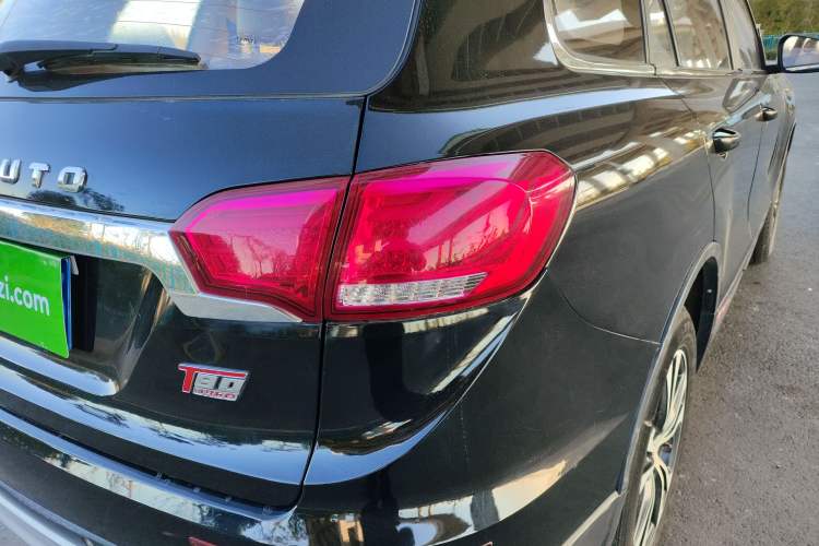 Used Yema T80 2018 2.0T Automatic Entry-Level Trim Right Rear Taillight