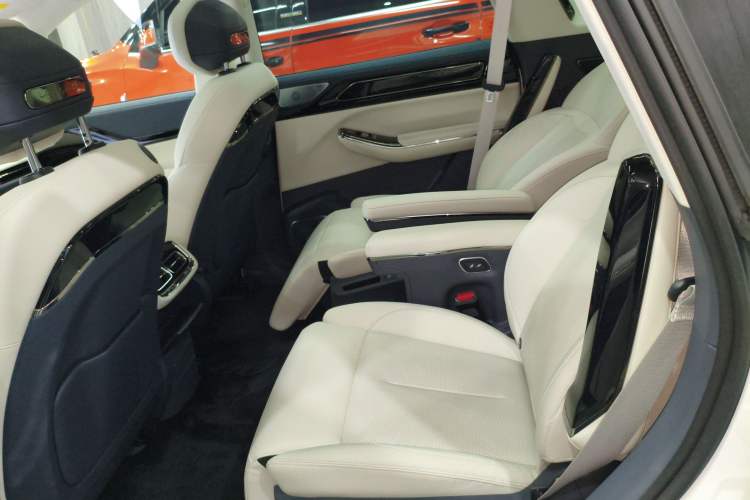 Used Yuanhang H8 2023 560 km All-Wheel Drive Premium Edition Left Rear Seat
