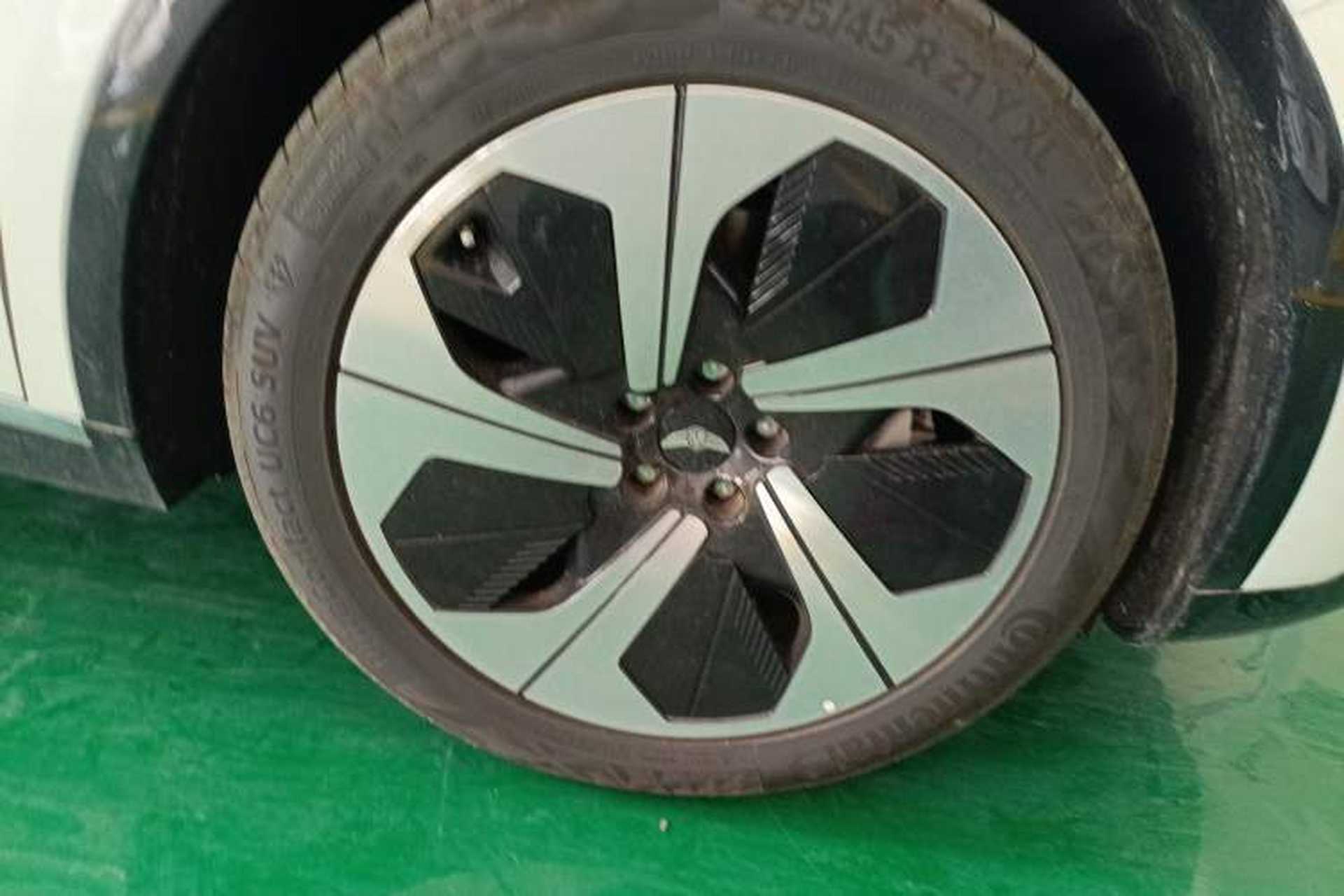 Used Yuanhang H8 2023 610 km Rear-Drive Luxury Version Right Front Wheel Hub