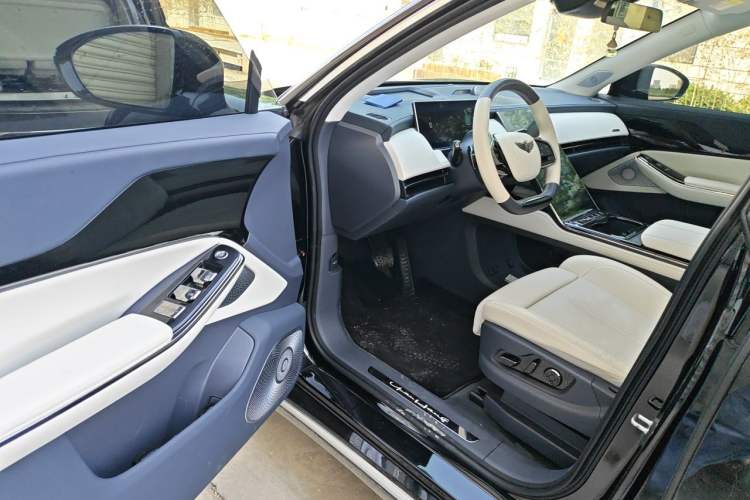 Used Yuanhang H8 2024 560 km Rear-Drive Smart Enjoyment Launch Edition Driver Seat