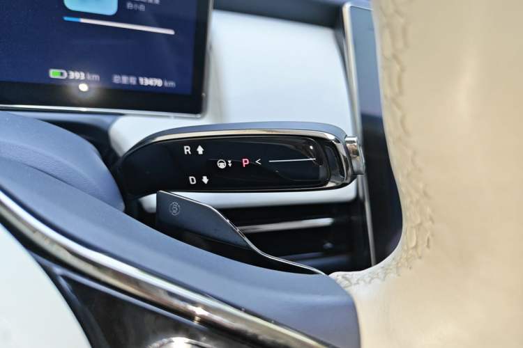 Used Yuanhang H8 2024 560 km Rear-Drive Smart Enjoyment Launch Edition Gear Lever