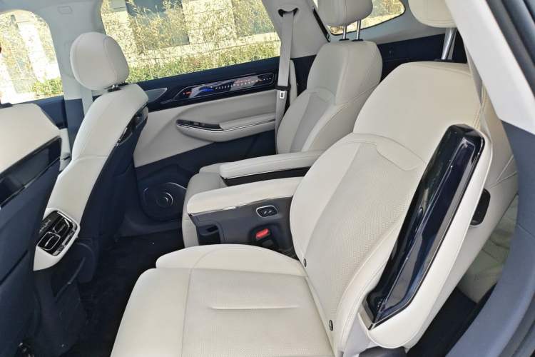 Used Yuanhang H8 2024 560 km Rear-Drive Smart Enjoyment Launch Edition Left Rear Seat