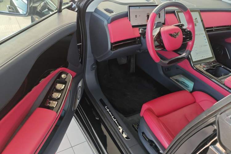 Used Yuanhang Y6 2023 720 km Range Rear-Drive Luxury Version Interior 3