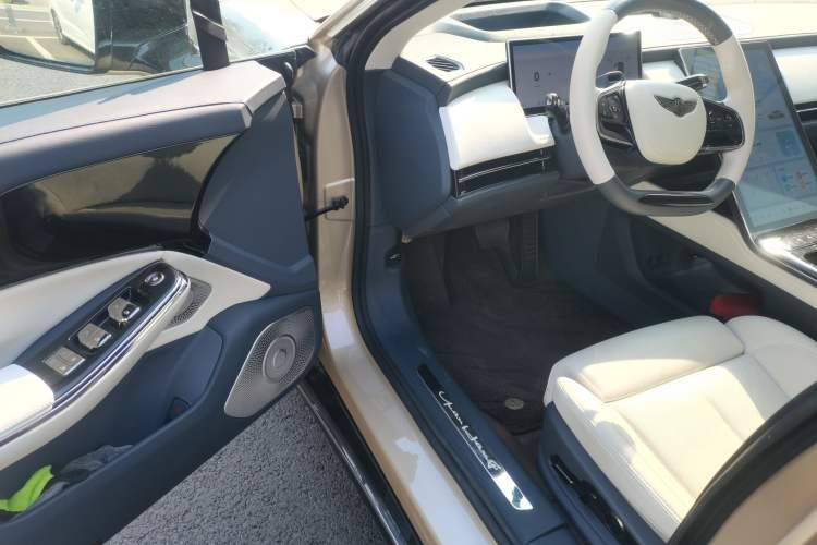 Used Yuanhang Y6 2023 620 km All-Wheel Drive Premium Edition Driver Seat