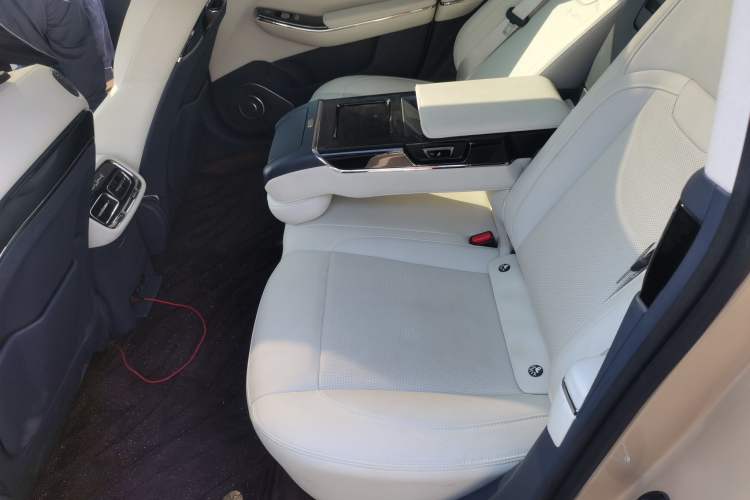 Used Yuanhang Y6 2023 620 km All-Wheel Drive Premium Edition Left Rear Seat