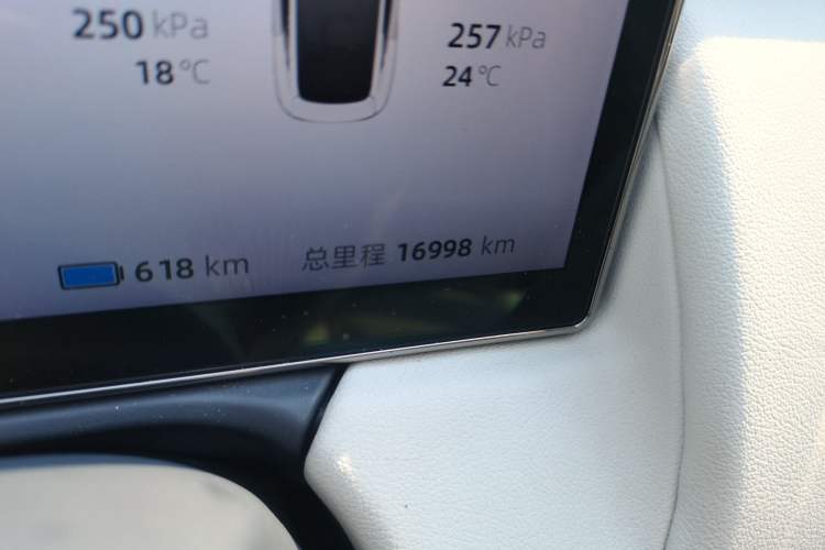 Used Yuanhang Y6 2023 620 km All-Wheel Drive Premium Edition Odometer Close Up