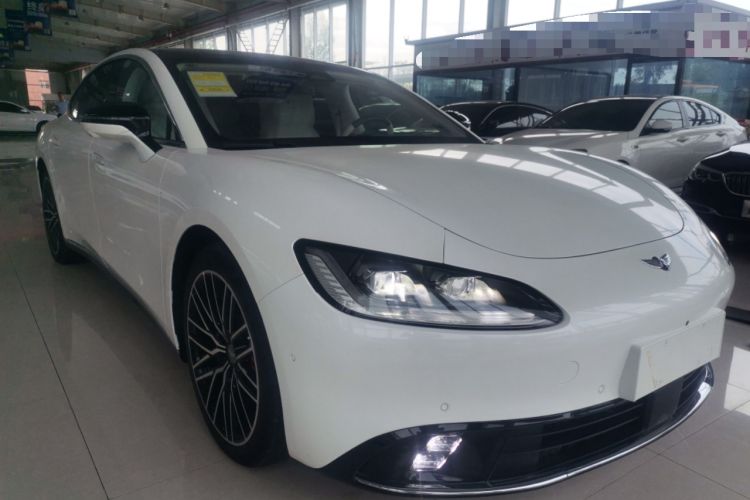 Used Yuanhang Y6 2023 620 km All-Wheel Drive Premium Edition Exterior 2