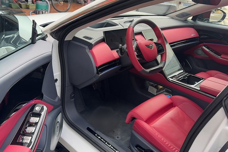 Used Yuanhang Y6 2023 620 km All-Wheel Drive Premium Edition Interior 2