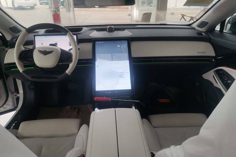 Used Yuanhang Y6 2023 620 km All-Wheel Drive Premium Edition Interior 2