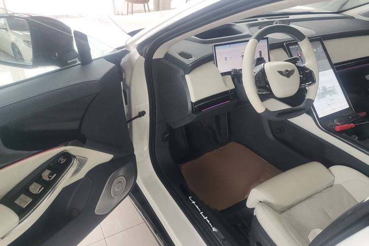 Used Yuanhang Y6 2023 620 km All-Wheel Drive Premium Edition Interior 3