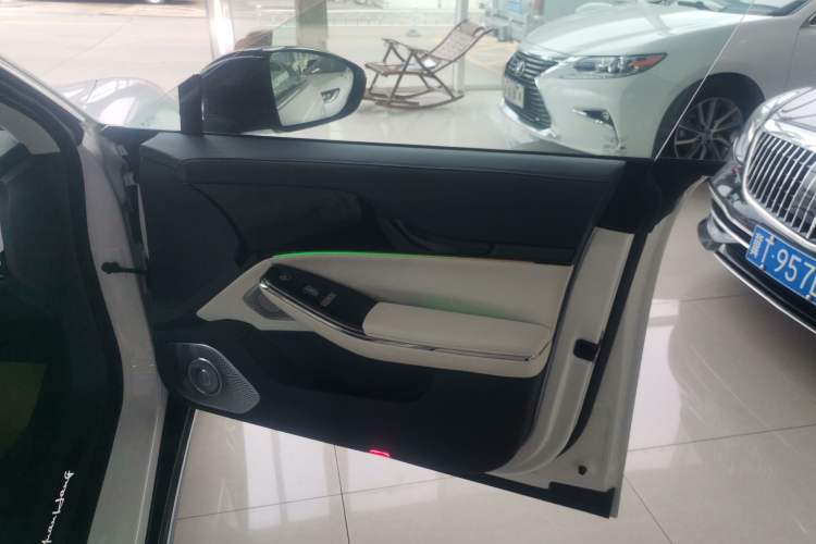 Used Yuanhang Y6 2023 620 km All-Wheel Drive Premium Edition Interior 5