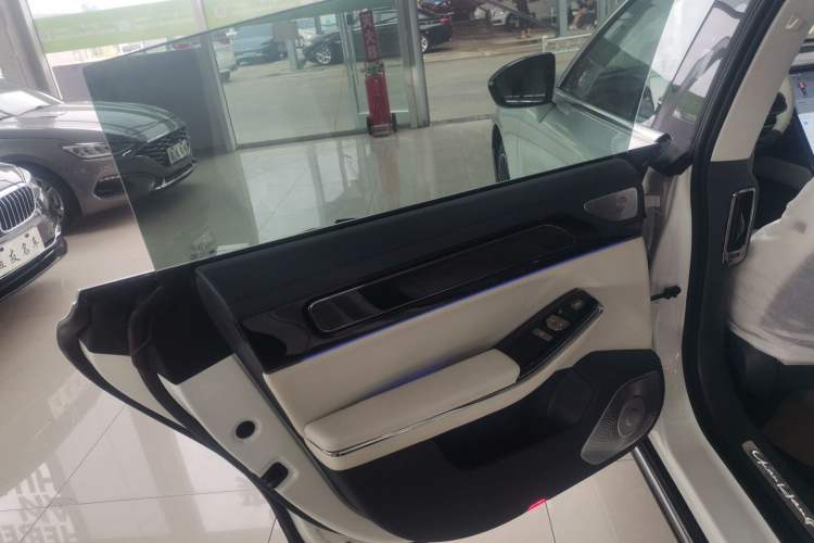Used Yuanhang Y6 2023 620 km All-Wheel Drive Premium Edition Interior 8