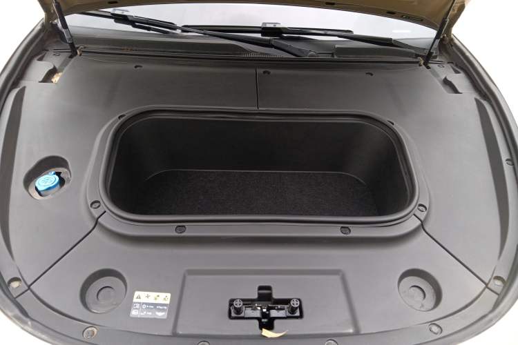 Used Yuanhang Y6 2023 620 km All-Wheel Drive Premium Edition Engine Bay