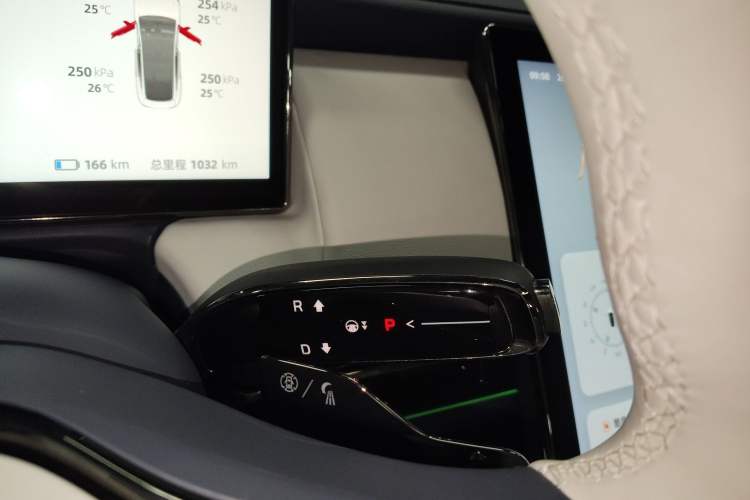 Used Yuanhang Y6 2023 720 km Range Rear-Drive Luxury Version Gear Lever