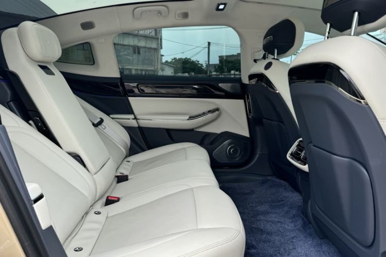 Used Yuanhang Y6 2023 620 km All-Wheel Drive Premium Edition Interior 1