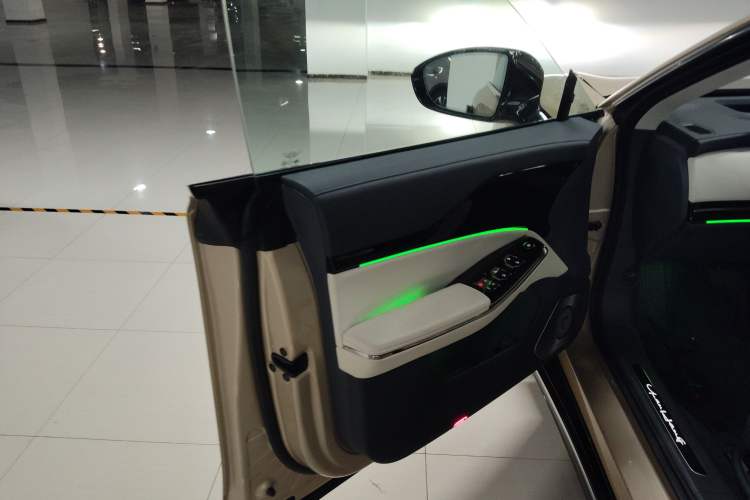 Used Yuanhang Y6 2023 720 km Range Rear-Drive Luxury Version Left Front Door Interior