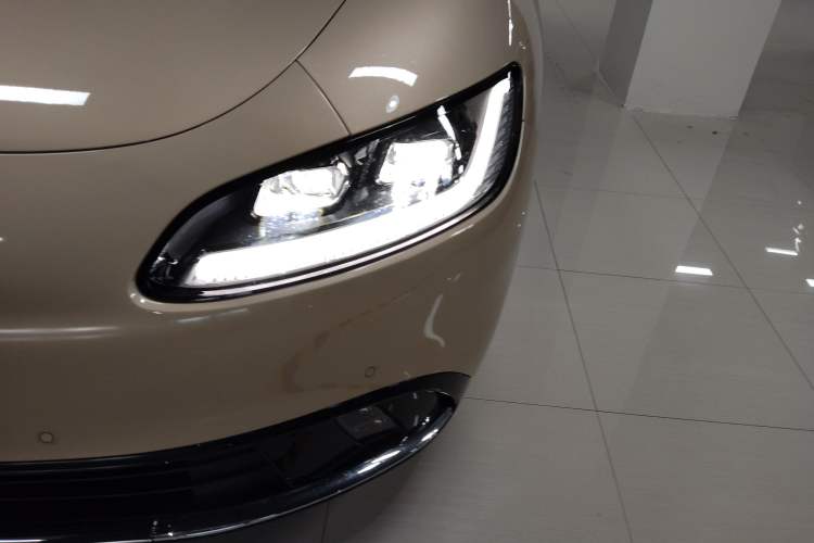 Used Yuanhang Y6 2023 720 km Range Rear-Drive Luxury Version Left Front Headlight