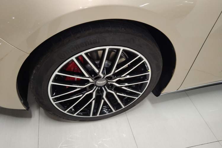 Used Yuanhang Y6 2023 720 km Range Rear-Drive Luxury Version Left Front Wheel Hub