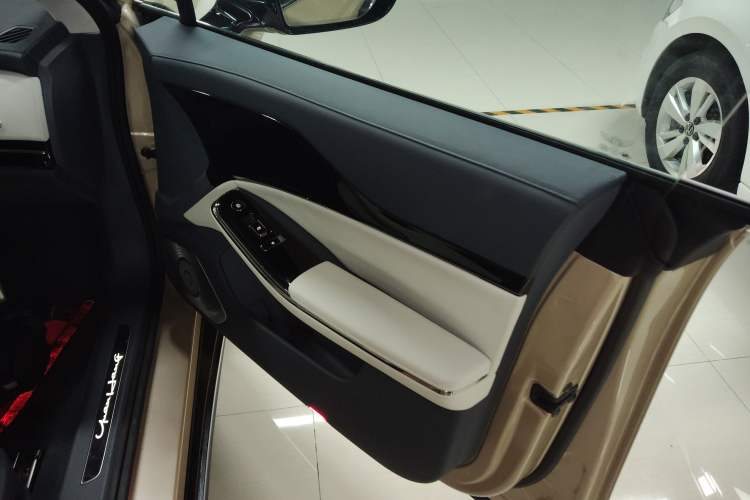 Used Yuanhang Y6 2023 720 km Range Rear-Drive Luxury Version Right Front Door Interior