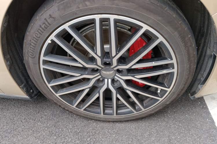 Used Yuanhang Y6 2023 620 km All-Wheel Drive Premium Edition Right Front Wheel Hub