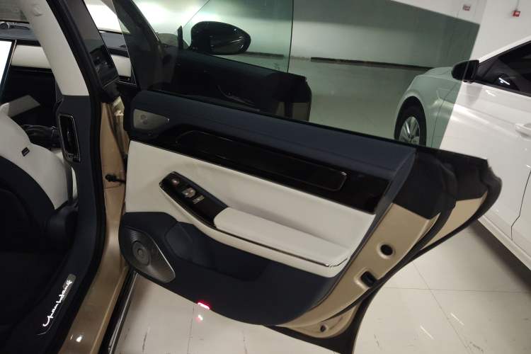Used Yuanhang Y6 2023 720 km Range Rear-Drive Luxury Version Right Rear Door Interior