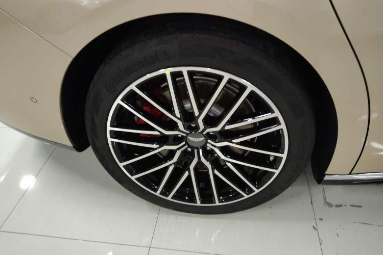 Used Yuanhang Y6 2023 720 km Range Rear-Drive Luxury Version Right Rear Wheel Hub