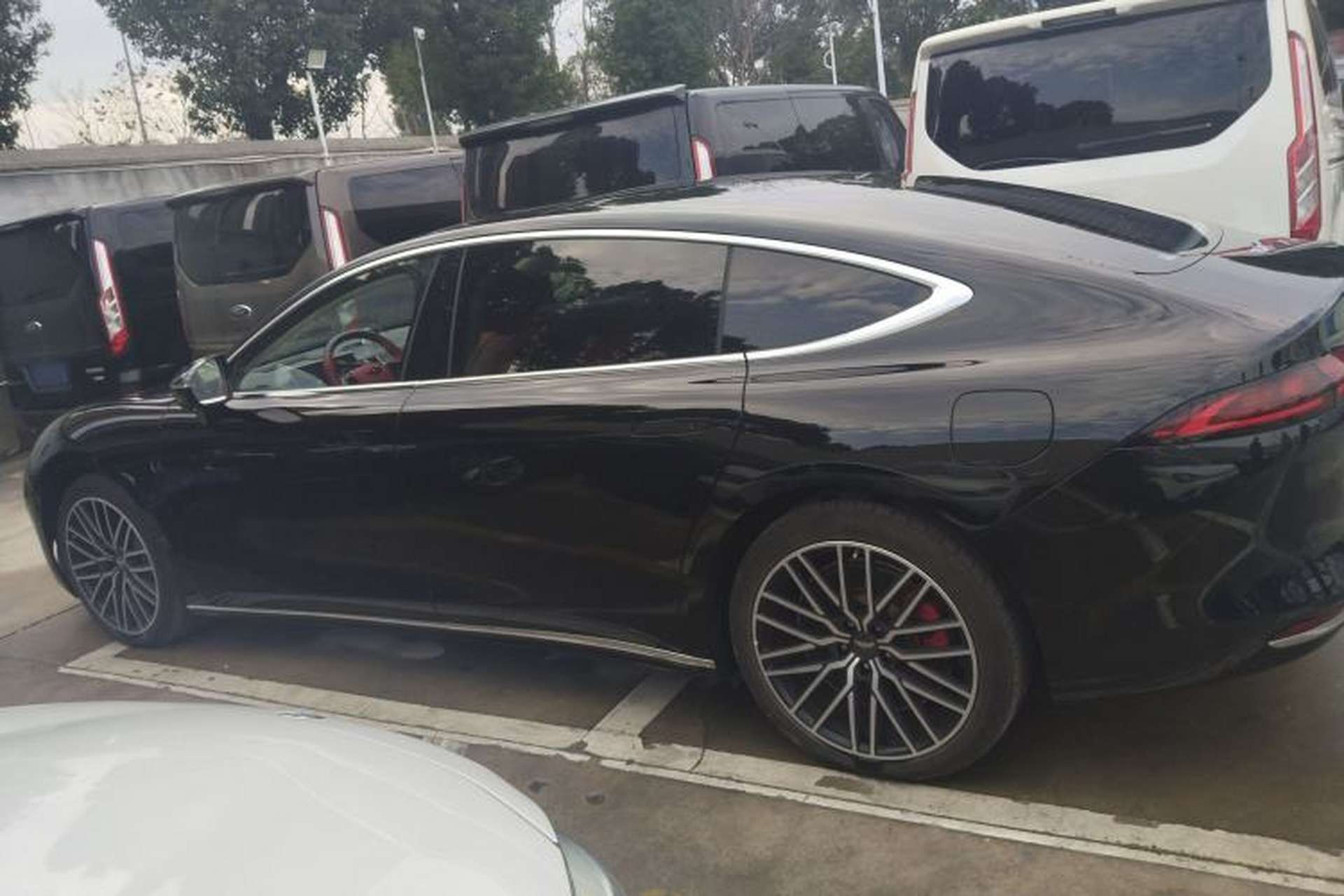 Used Yuanhang Y6 2024 620 km All-Wheel Drive Premium Edition Exterior 3