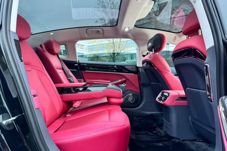 Used Yuanhang Y6 2024 720 km Rear-Drive Luxury Version Interior 3