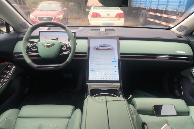 Used Yuanhang Y6 2024 720 km All-Wheel Drive Luxury Edition Center Console
