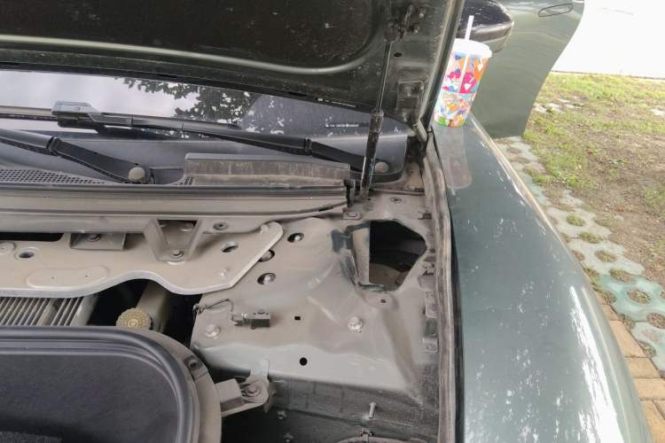Used Yuanhang Y6 2024 620 km All-Wheel Drive Premium Edition Engine Bay Left