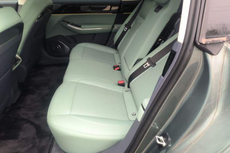 Used Yuanhang Y6 2024 720 km All-Wheel Drive Luxury Edition Left Rear Seat
