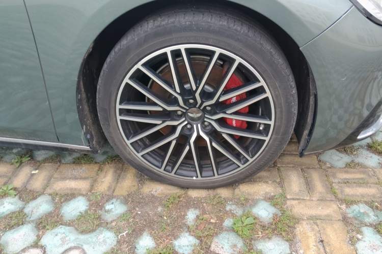 Used Yuanhang Y6 2024 620 km All-Wheel Drive Premium Edition Right Front Wheel Hub