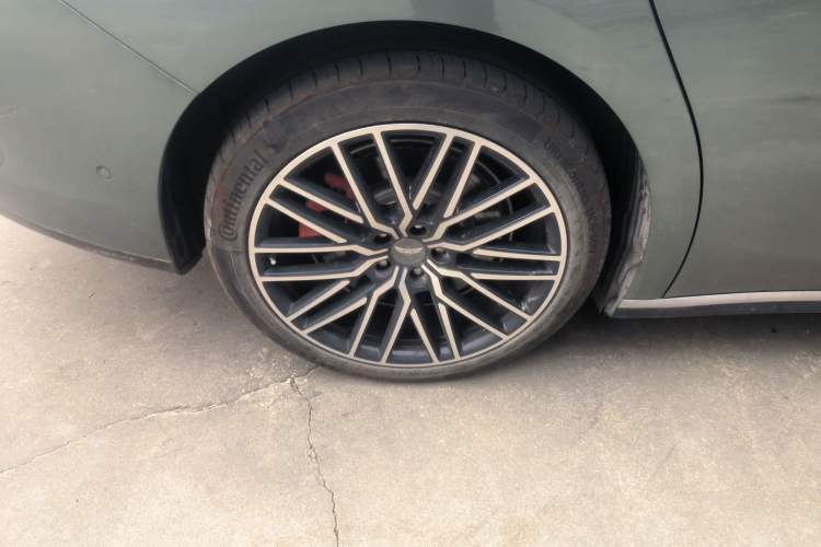 Used Yuanhang Y6 2024 720 km All-Wheel Drive Luxury Edition Right Rear Wheel Hub