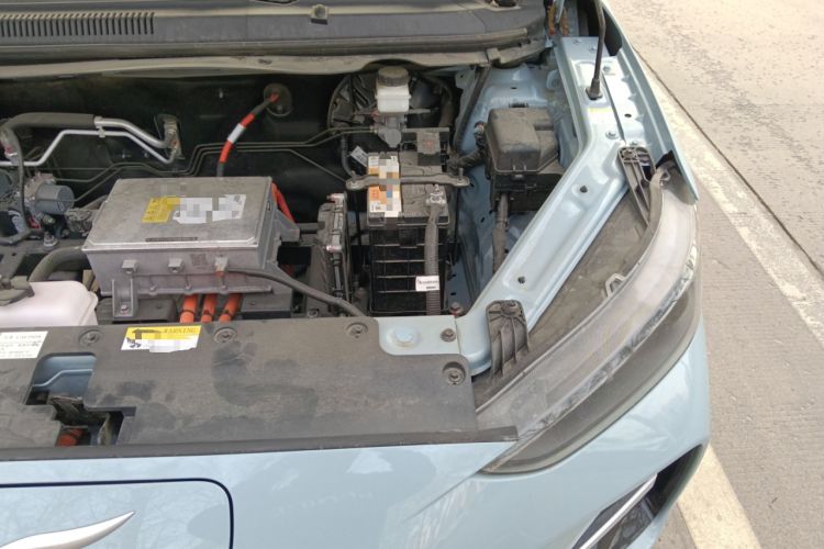 Used Yudo Yudo3 2023 415 km Active Version Engine Bay Left