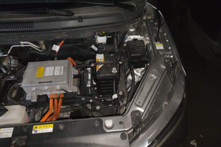 Used Yudo Yudo3 2023 415 km Active Version Engine Bay Left