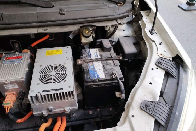 Used Yudo π1 2017 InterCity Smart Edition Engine Bay Left