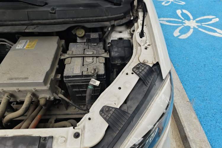 Used Yudo π1 2022 LITE Comfort Edition Engine Bay Left
