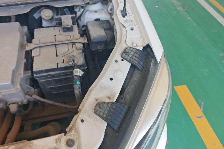 Used Yudo π1 2022 LITE Comfort Edition Engine Bay Left