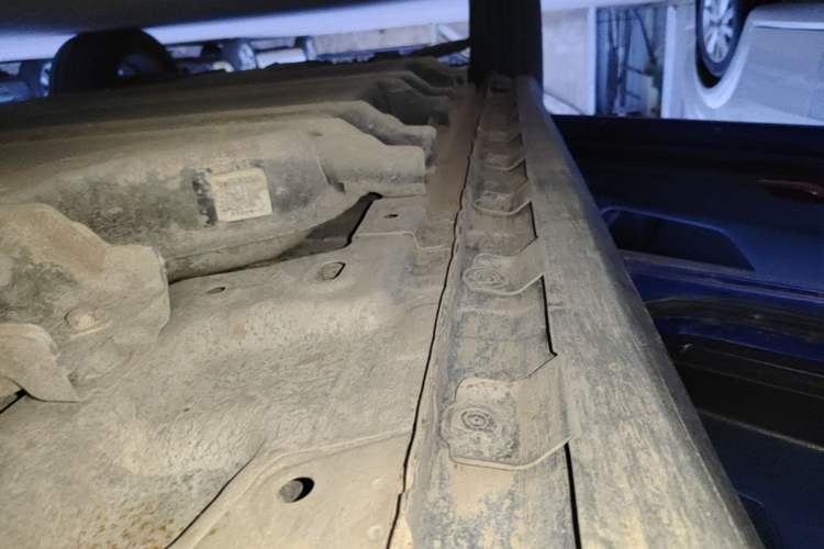 Used Yudo π3 2018 Deluxe Dual-Tone Edition Left Side Sill